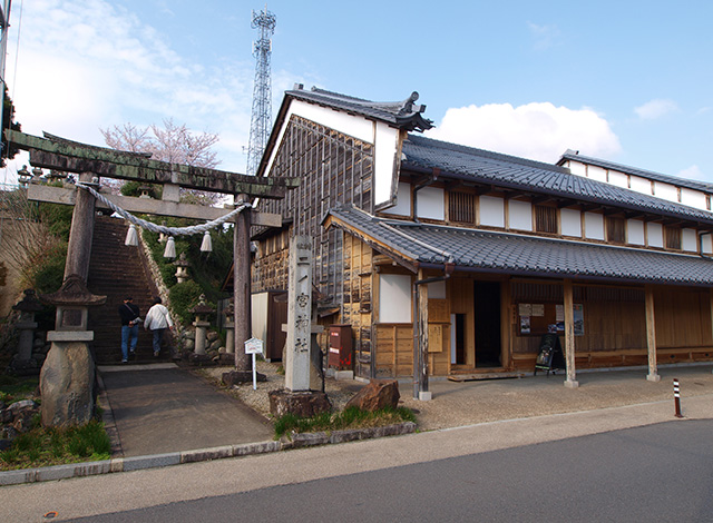 中山道鵜沼宿と大安寺川の桜並木の写真