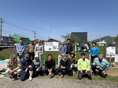 ホタル看板設置のようす