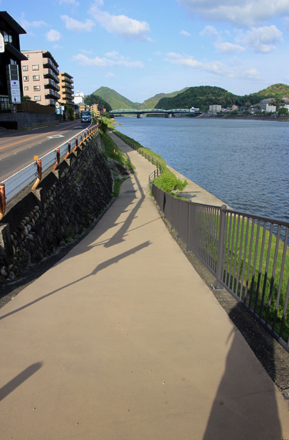 木曽川河畔遊歩道の風景の写真