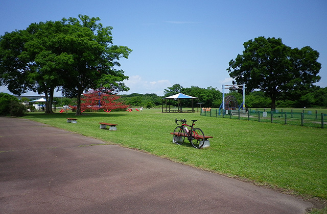 木曽川沿いのサイクリングロードの写真