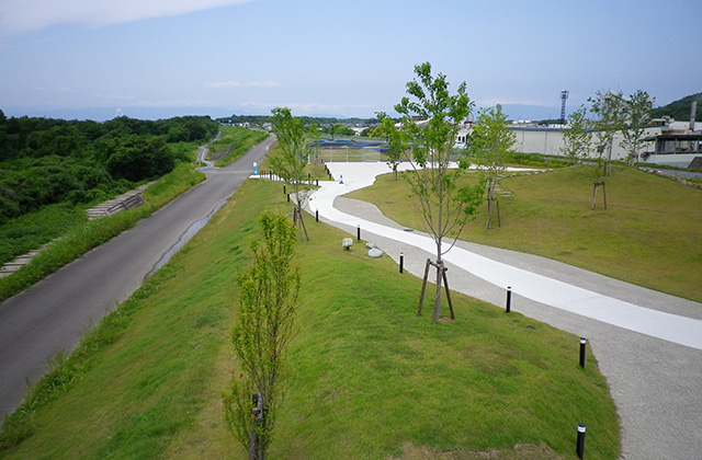 木曽川沿いのサイクリングロードの写真