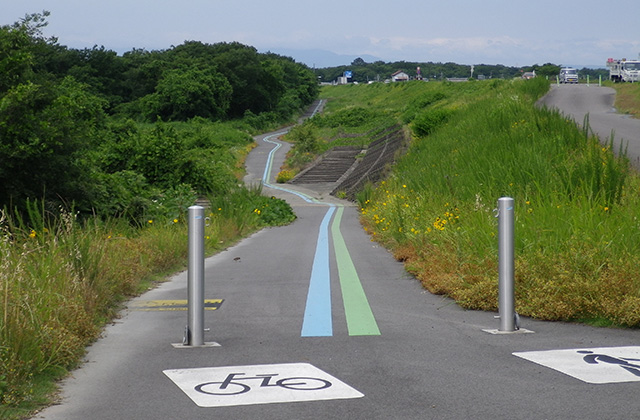 木曽川沿いのサイクリングロードの写真