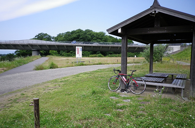 木曽川沿いのサイクリングロードの写真