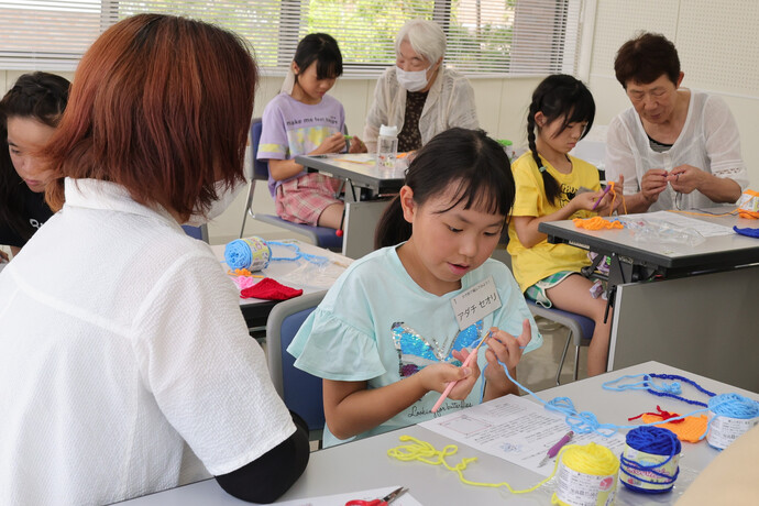 夏休みこども講座「かぎ針で編んでみよう！」の写真