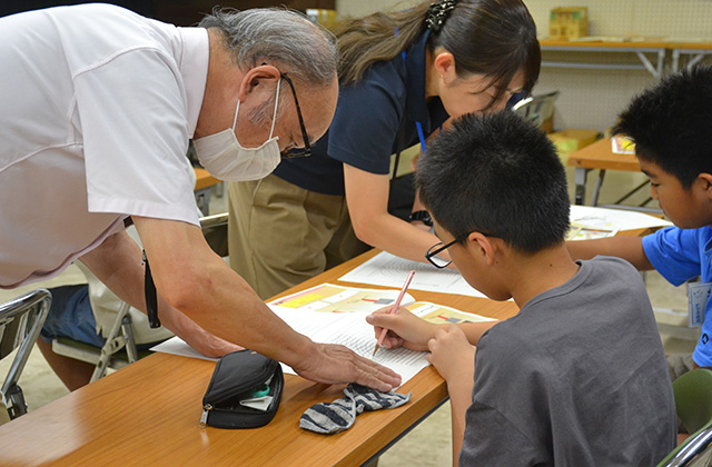 自然の家でひらく「科学のトビラ」の写真