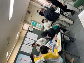 健康測定機器使用の様子