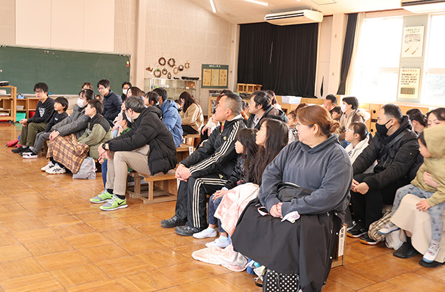 親子で挑戦 クラフト体験の写真