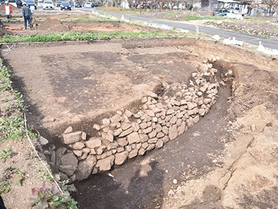 洞ひさご塚古墳の外護列石