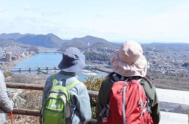野外セミナー「伊木山から鵜沼城を望む！」の写真