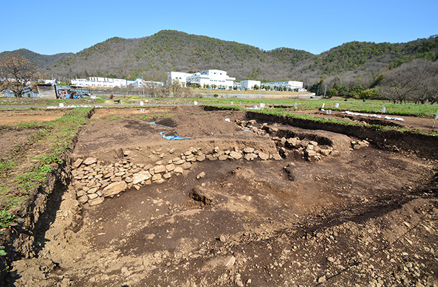 洞ひさご塚古墳発掘調査現地説明会の写真