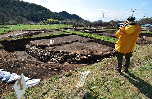 洞ひさご塚古墳発掘調査現地説明会の写真