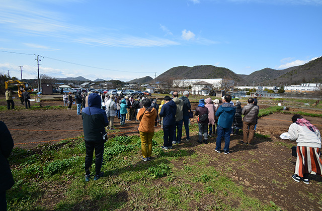 洞ひさご塚古墳発掘調査現地説明会の写真