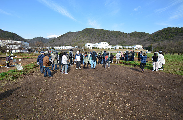 洞ひさご塚古墳発掘調査現地説明会の写真