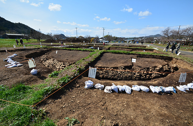 洞ひさご塚古墳発掘調査現地説明会の写真