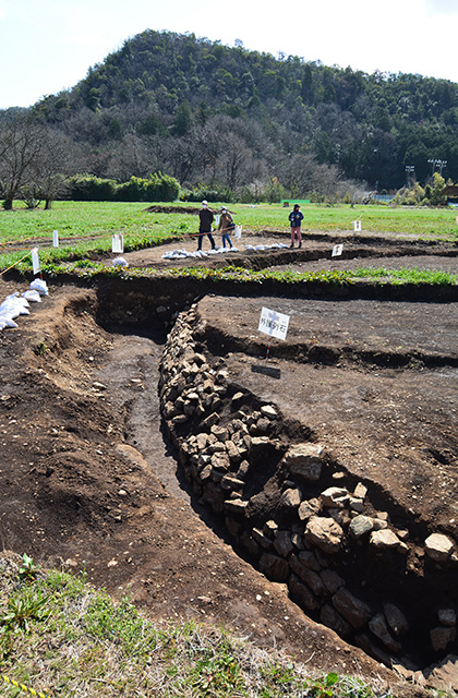 洞ひさご塚古墳発掘調査現地説明会の写真
