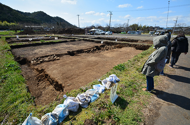 洞ひさご塚古墳発掘調査現地説明会の写真