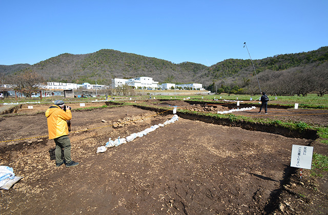 洞ひさご塚古墳発掘調査現地説明会の写真
