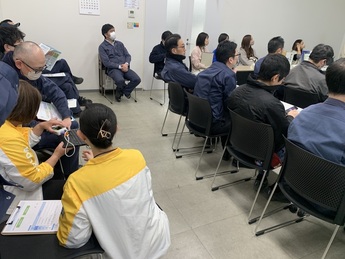 健康測定機器使用の様子