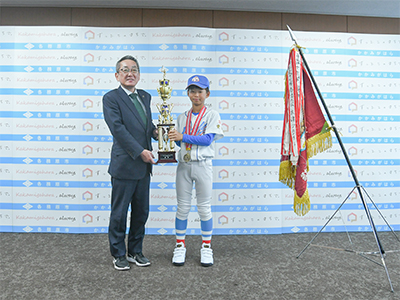 全国大会優勝を報告する浅野さん