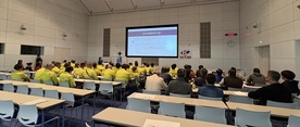 健康測定機器使用の様子