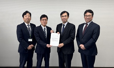 中間答申の様子