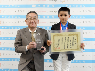 浅野市長と辰田さんの写真