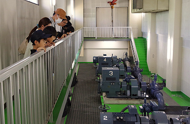 親子で探検！水道施設のひみつ 水道施設見学会の写真