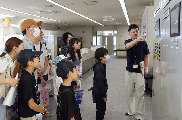 親子で探検！水道施設のひみつ 水道施設見学会の写真
