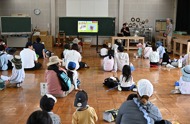親子で楽しもう！ 真夏の虫とり体験の写真