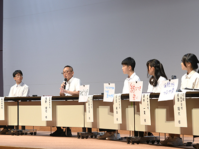 意見交流を行う市長と市内中学生