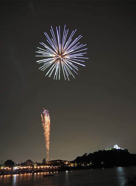 日本ライン夏まつりロングラン花火の写真