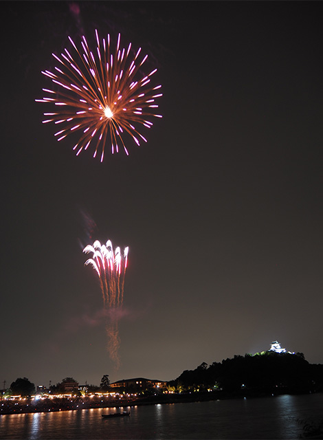 日本ライン夏まつりロングラン花火の写真