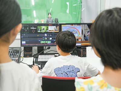 スタジオ収録を体験する参加者