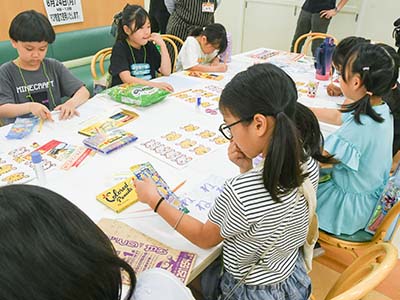 商品ポップを作成する参加者