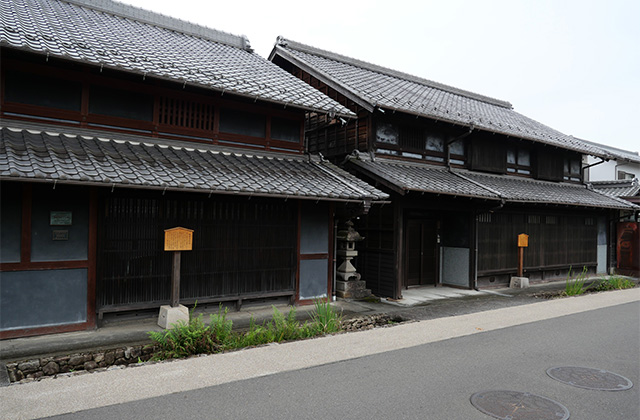 中山道鵜沼宿の家並みの写真