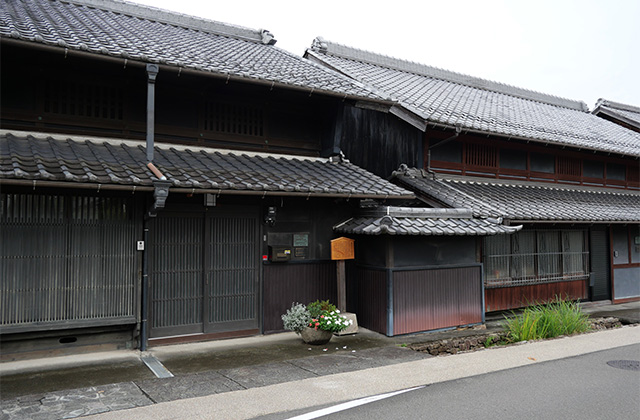 中山道鵜沼宿の家並みの写真