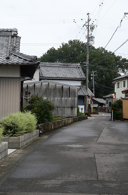 皆楽座と坊の塚古墳、鵜沼羽場町の情緒ある町並みの写真