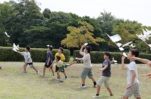 自然の家でひらく科学のトビラ とべ！ひこうき～つくろう・とばそう・くふうしよう～の写真