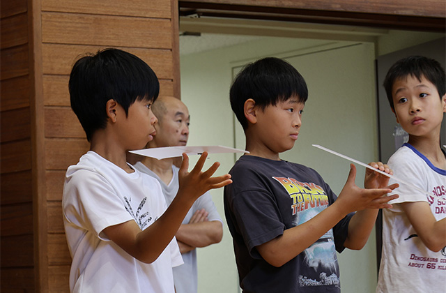 自然の家でひらく科学のトビラ とべ！ひこうき～つくろう・とばそう・くふうしよう～の写真