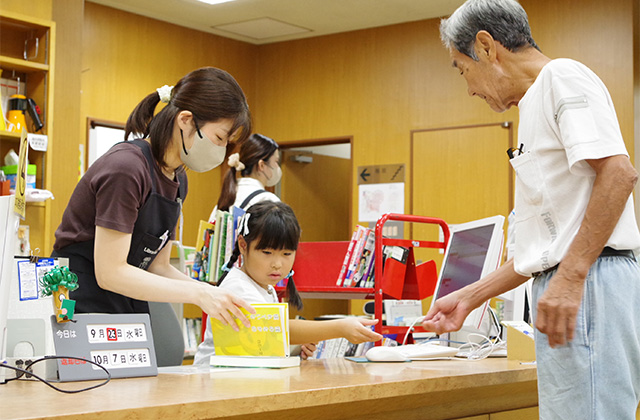 図書館おしごと体験の写真