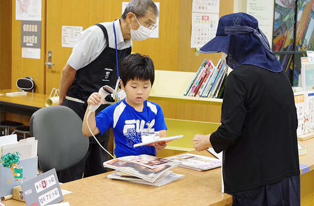 図書館おしごと体験の写真