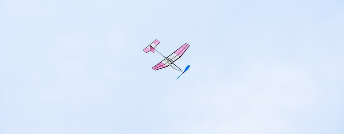 紙飛行機、思い想いに風に乗せ。の写真1